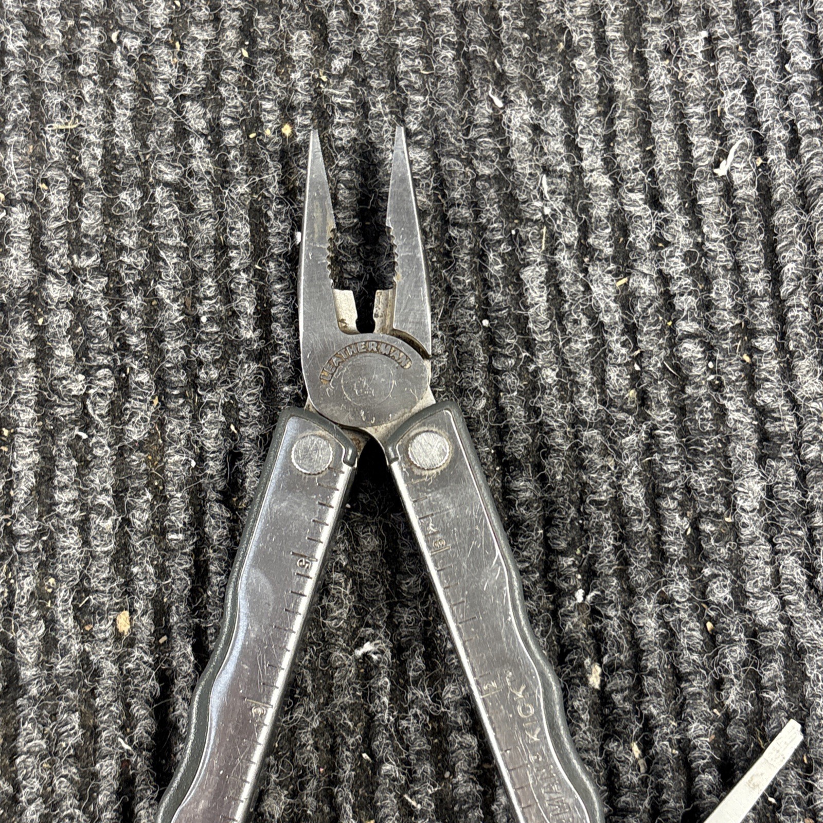 LEATHERMAN Kick Multi Tool Knife (086)