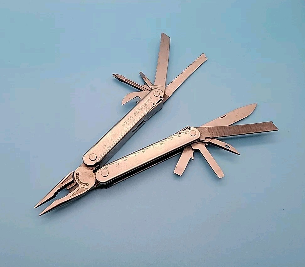 Leatherman Core Multi-Tool Dated 2006 – Pliers, Knife – Silver * RETIRED *
