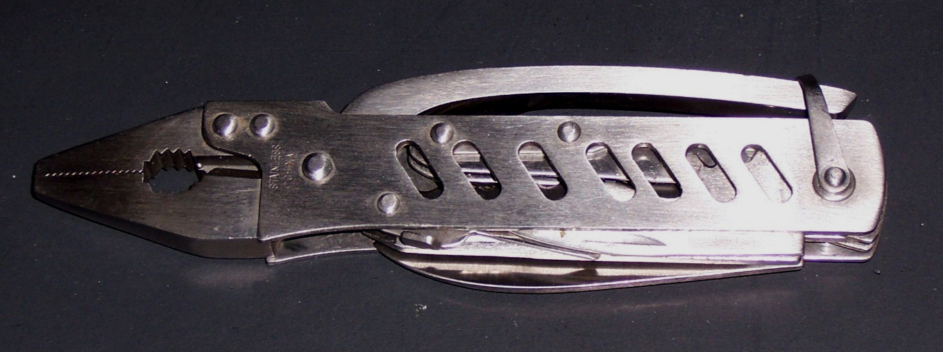 Multi-Tool – 10 in One – 5 3/4″ – with Case – Stainless