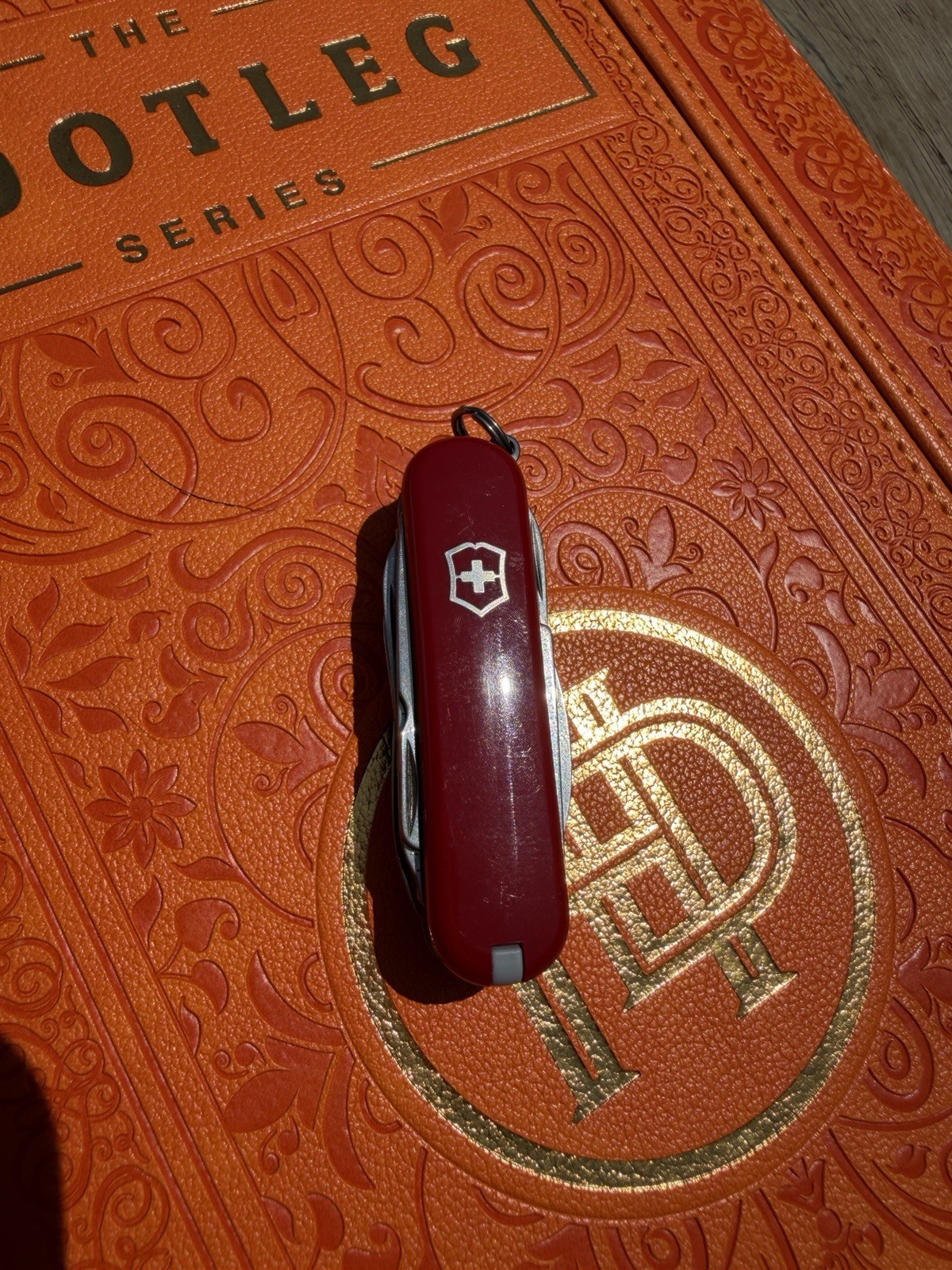 Rare Victorinox Sussie Officer’s Red Swiss Army Multi-Tool Knife Stainless & Box