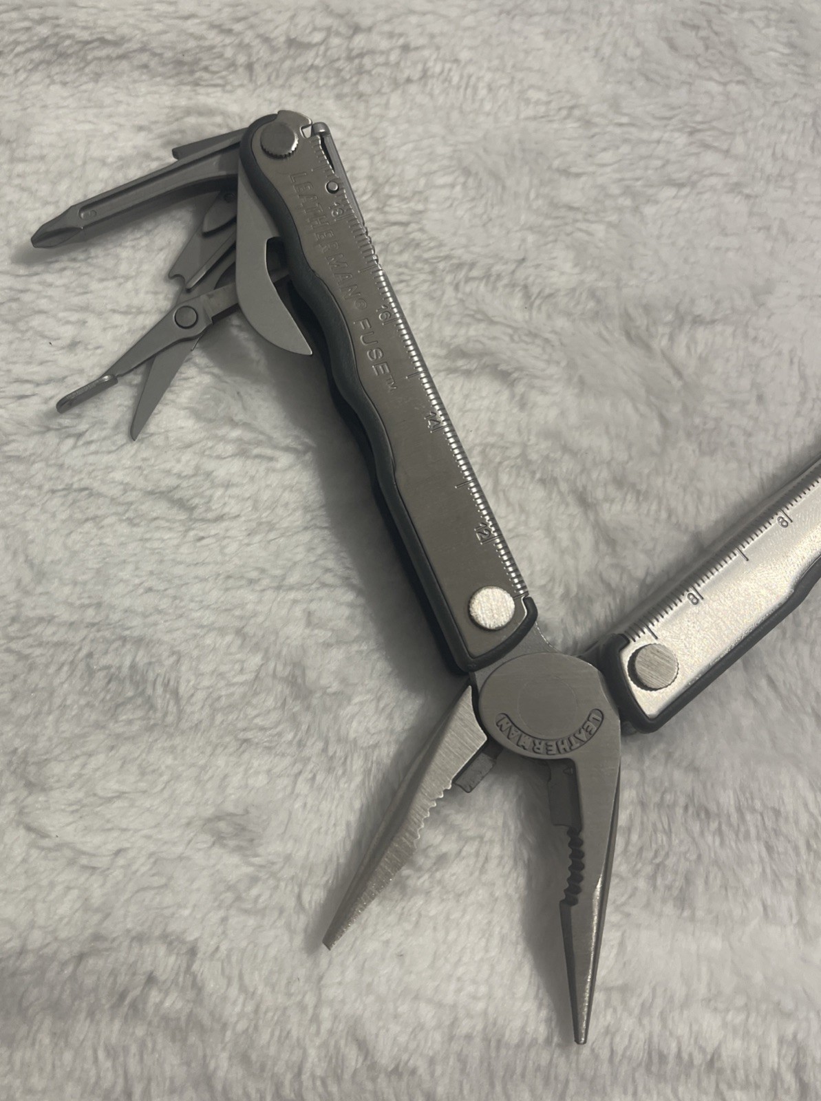 LEATHERMAN FUSE MULTI TOOL PLIERS KNIFE W/ SCISSORS & SCREWDRIVERS