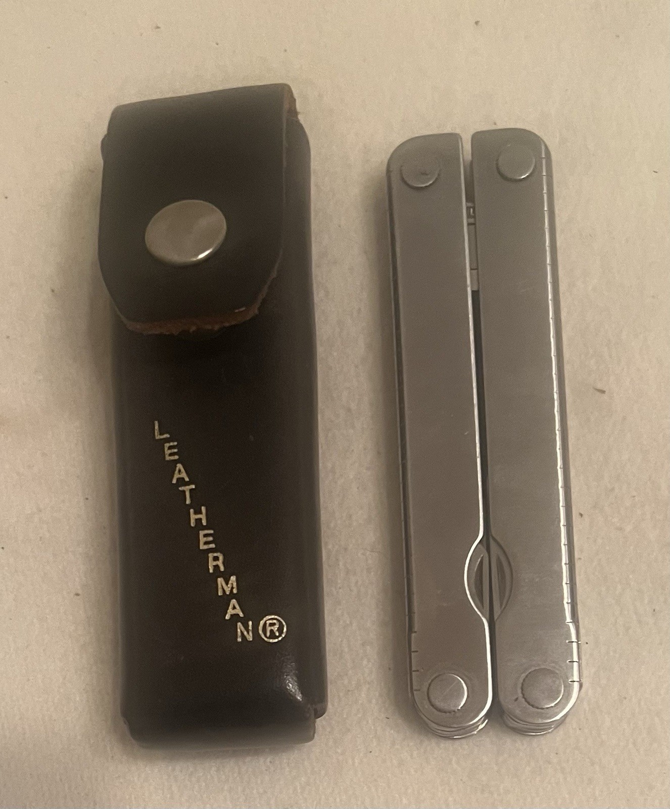 Leatherman Pocket Survival Tool Multitool PST TM 1325473 Leather Sheath