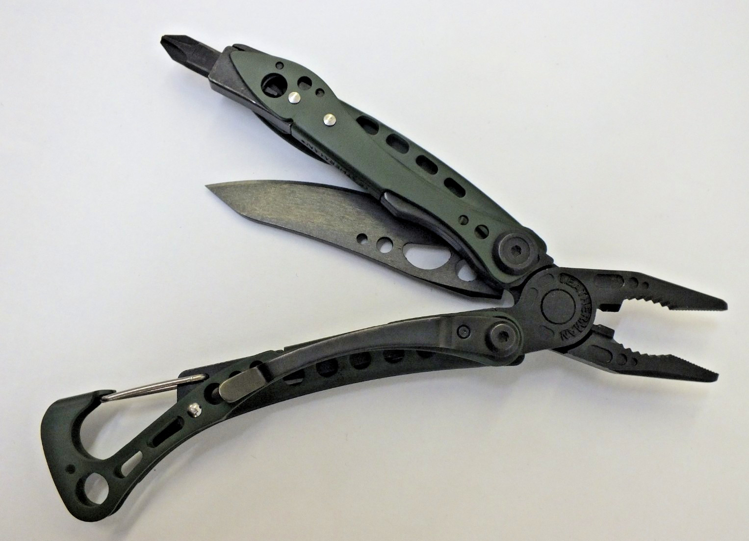 Leatherman Skeletool CX Multitool Green w/ sheath 154CM