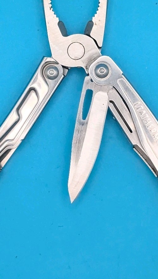 Leatherman Bolster 13 Tool Stainless Steel Multi-Tool!