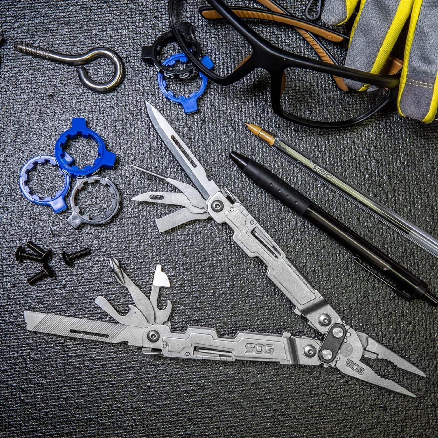 Versatile PowerAccess One-Handed Multi-Tool with Magnetic Hex Bit – 18 Features