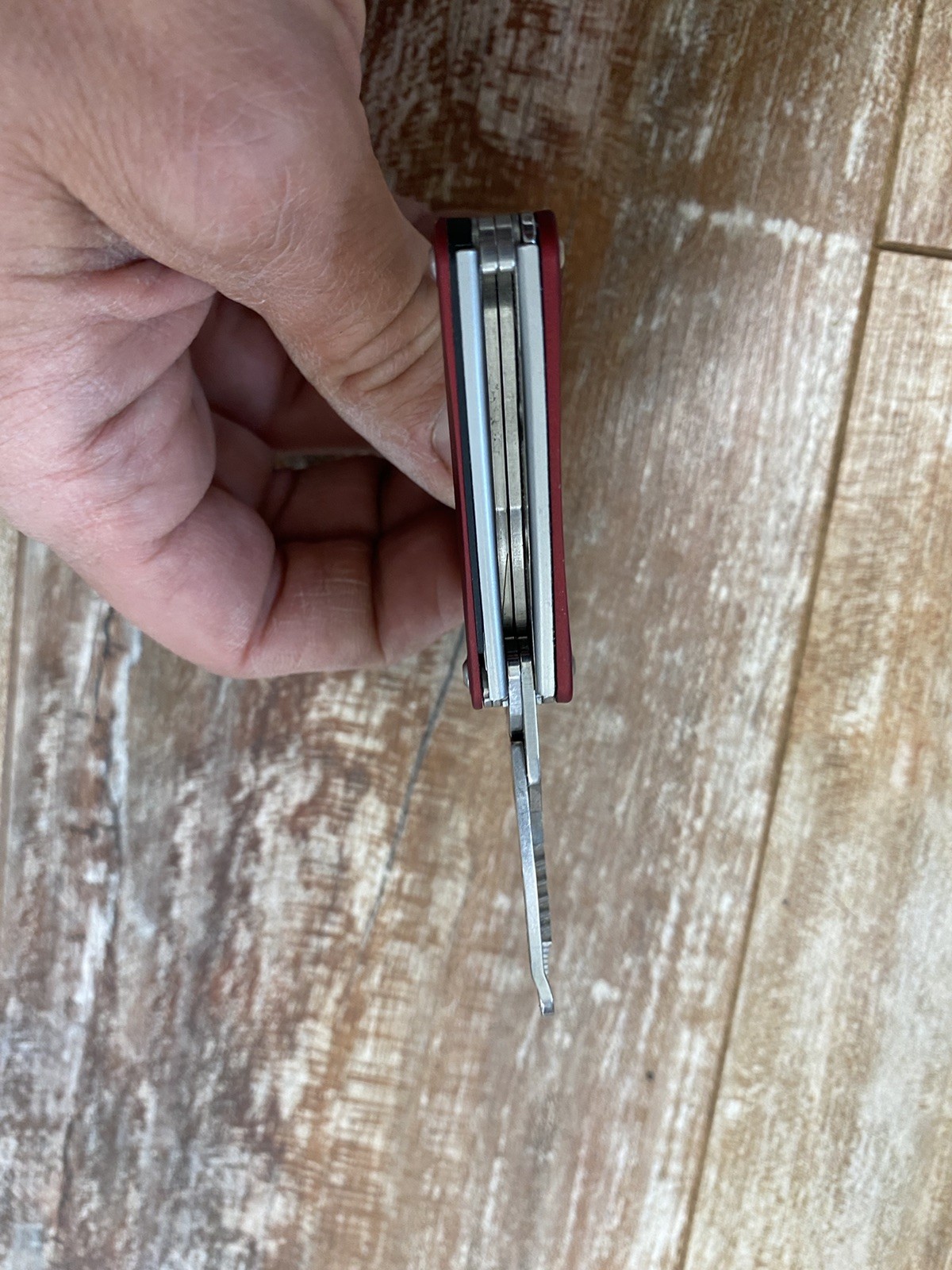 Leatherman Squirt ES4 Multi-Tool, Knife, Wire Strippers, Red – Canon – Excellent