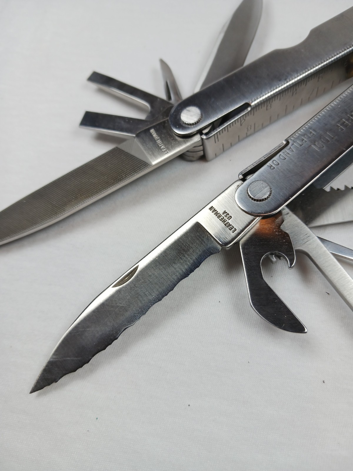 Leatherman Super Tool 100L 12-in-1 Stainless Multi-Tool Part Serrated w/ Sheath