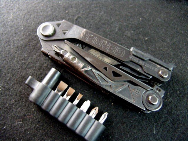 GERBER–CENTER DRIVE–MULTI PLIER–w/ BITS–GERBER CASE-EXCELLENT-MILITARY–MINT
