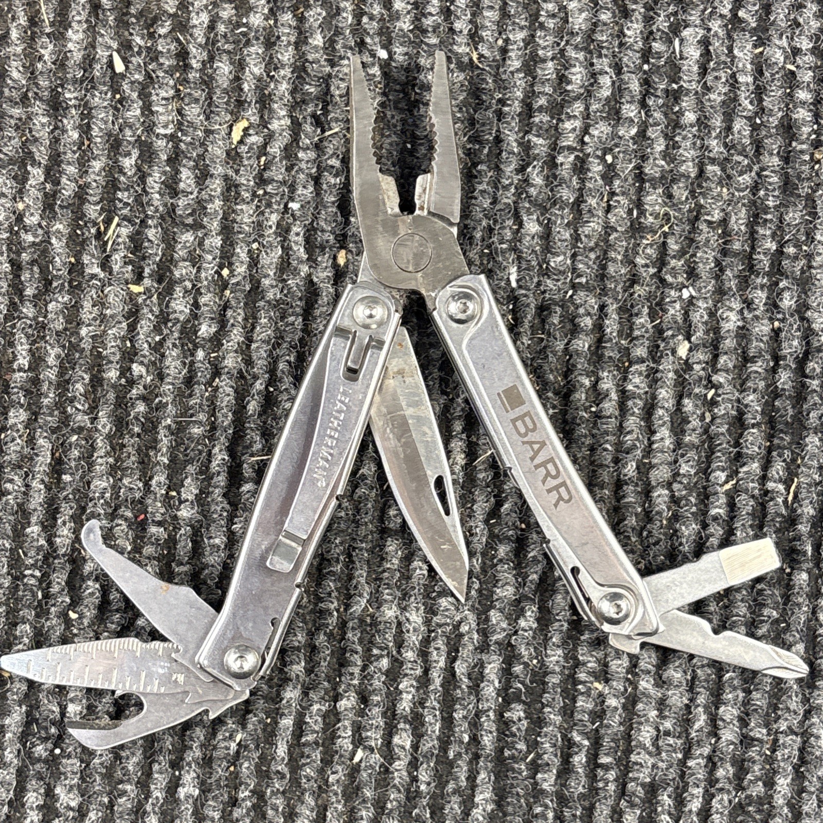 Leatherman Rev 3.8″ Multi-Tool, Stainless! USED (044)