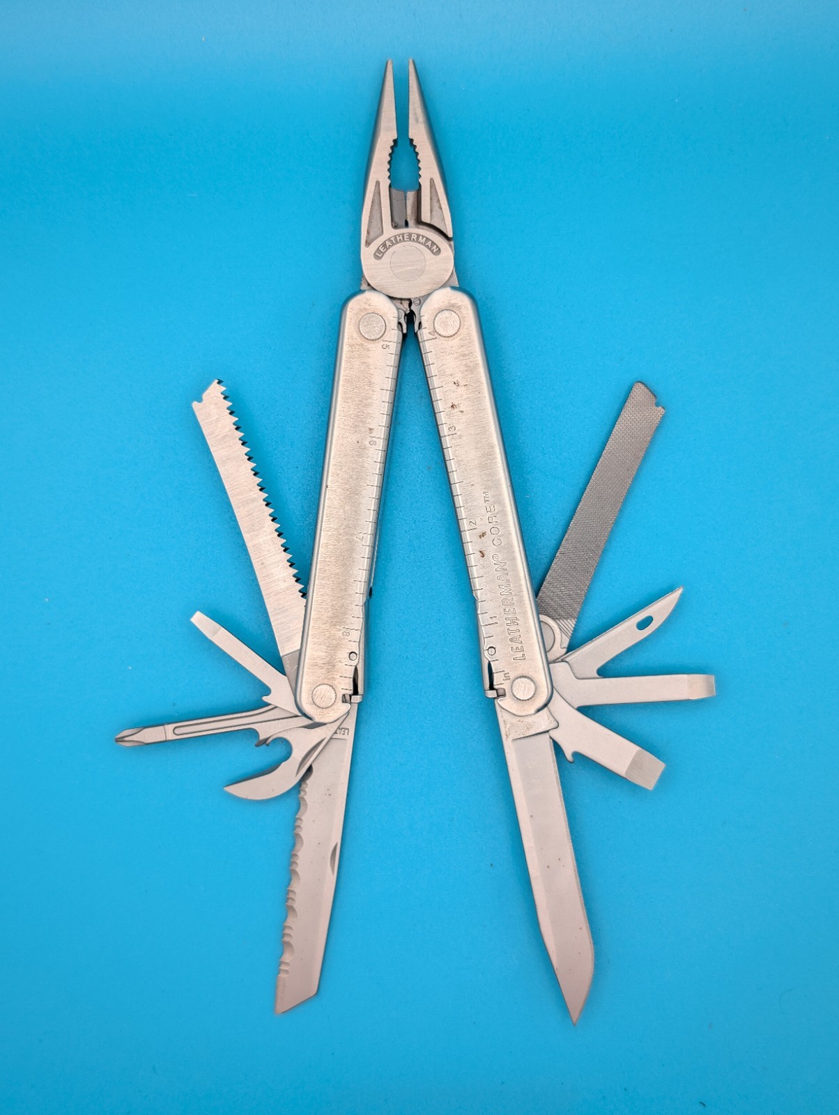 Leatherman Core Multi-Tool! FAST SHIPPING! WITH SHEATH!