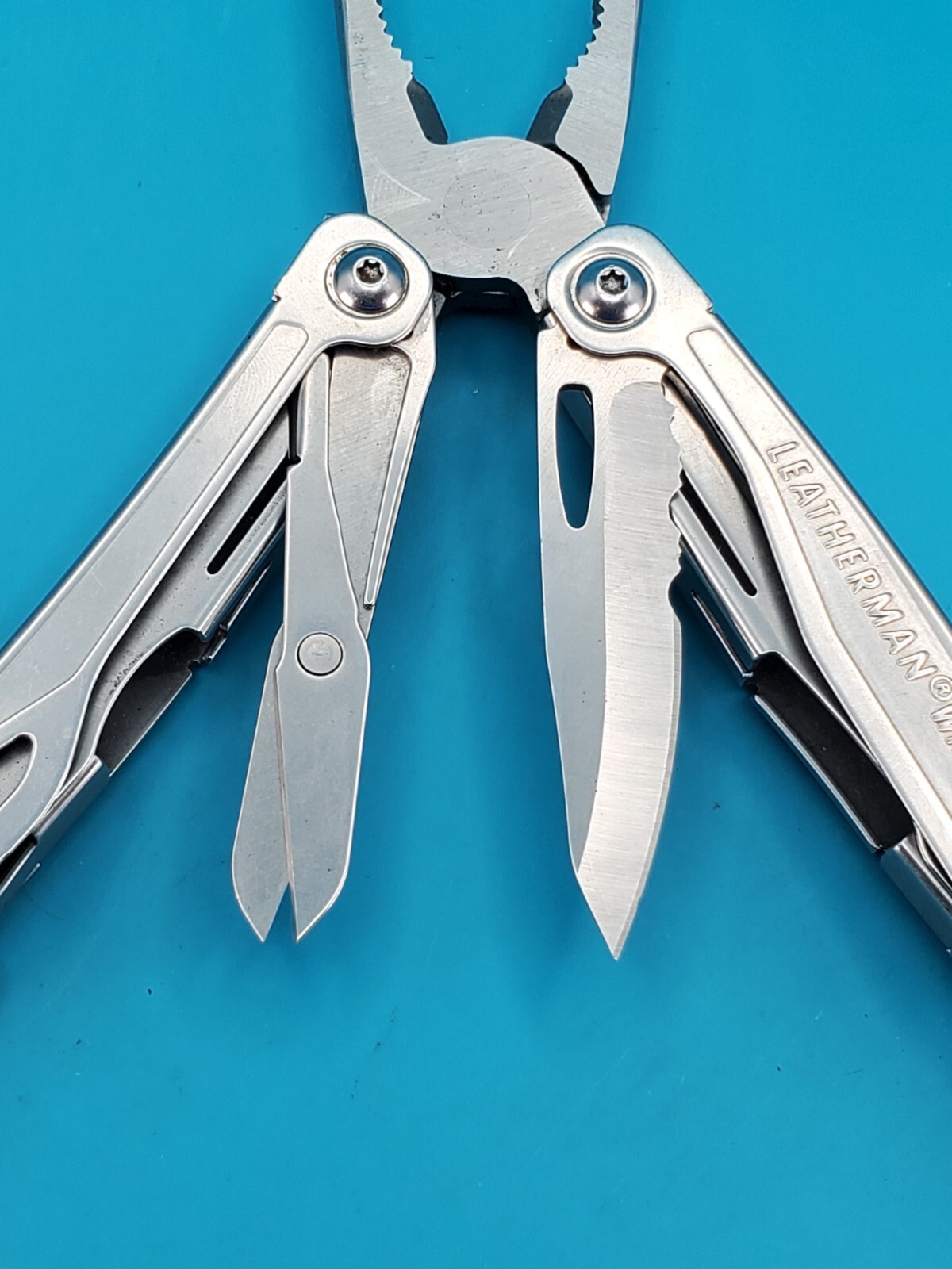 LEATHERMAN WINGMAN MULTI-TOOL! WITH SHEATH! FREE SHIPPING! NICE!