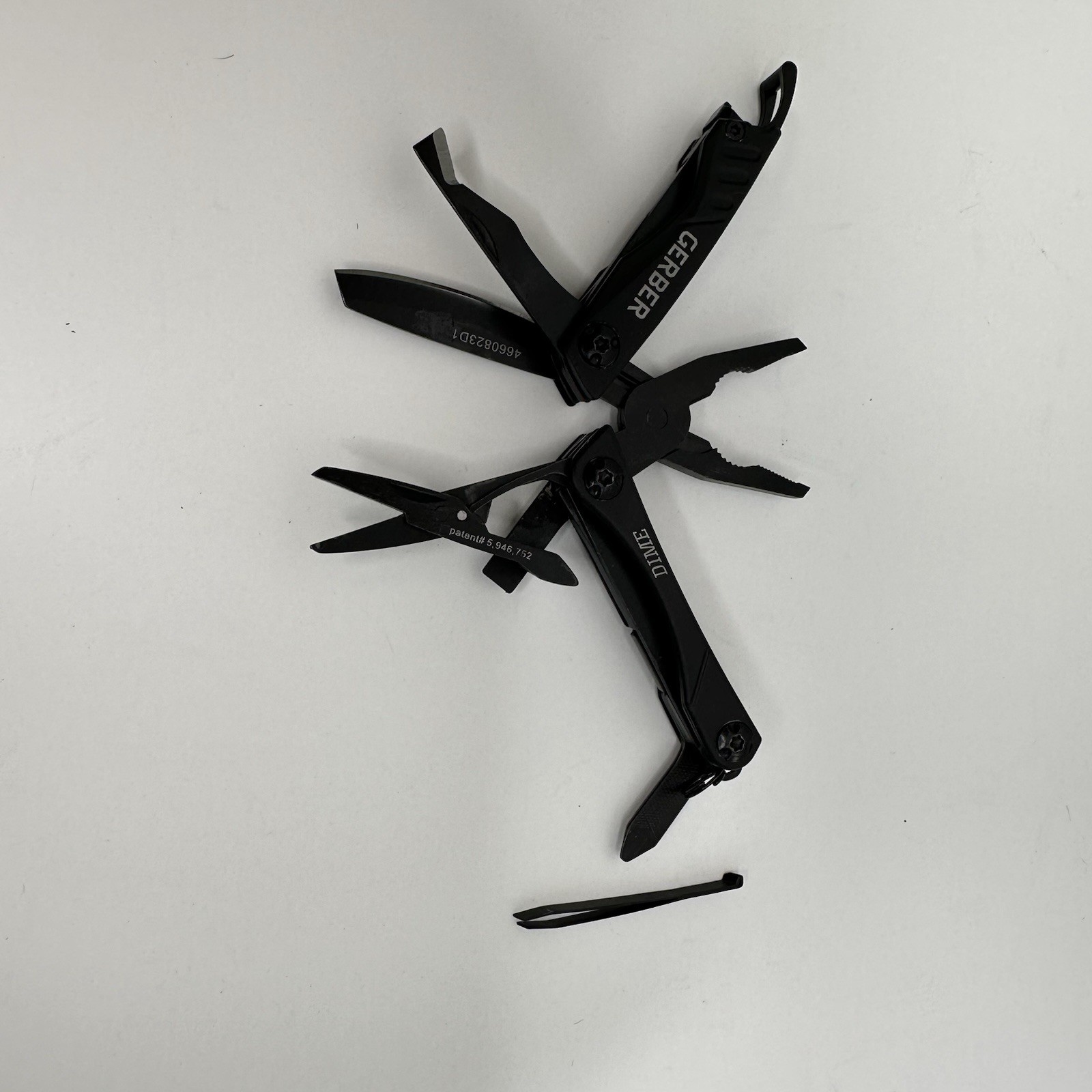 Gerber Dime 12-in-1 Keychain Multi-tool Black Needle Nose Plier Pocketknife READ