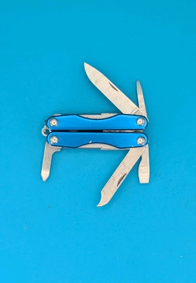 Leatherman Squirt S4 Multi-Tool, Key Ring, Retired, BLUE!