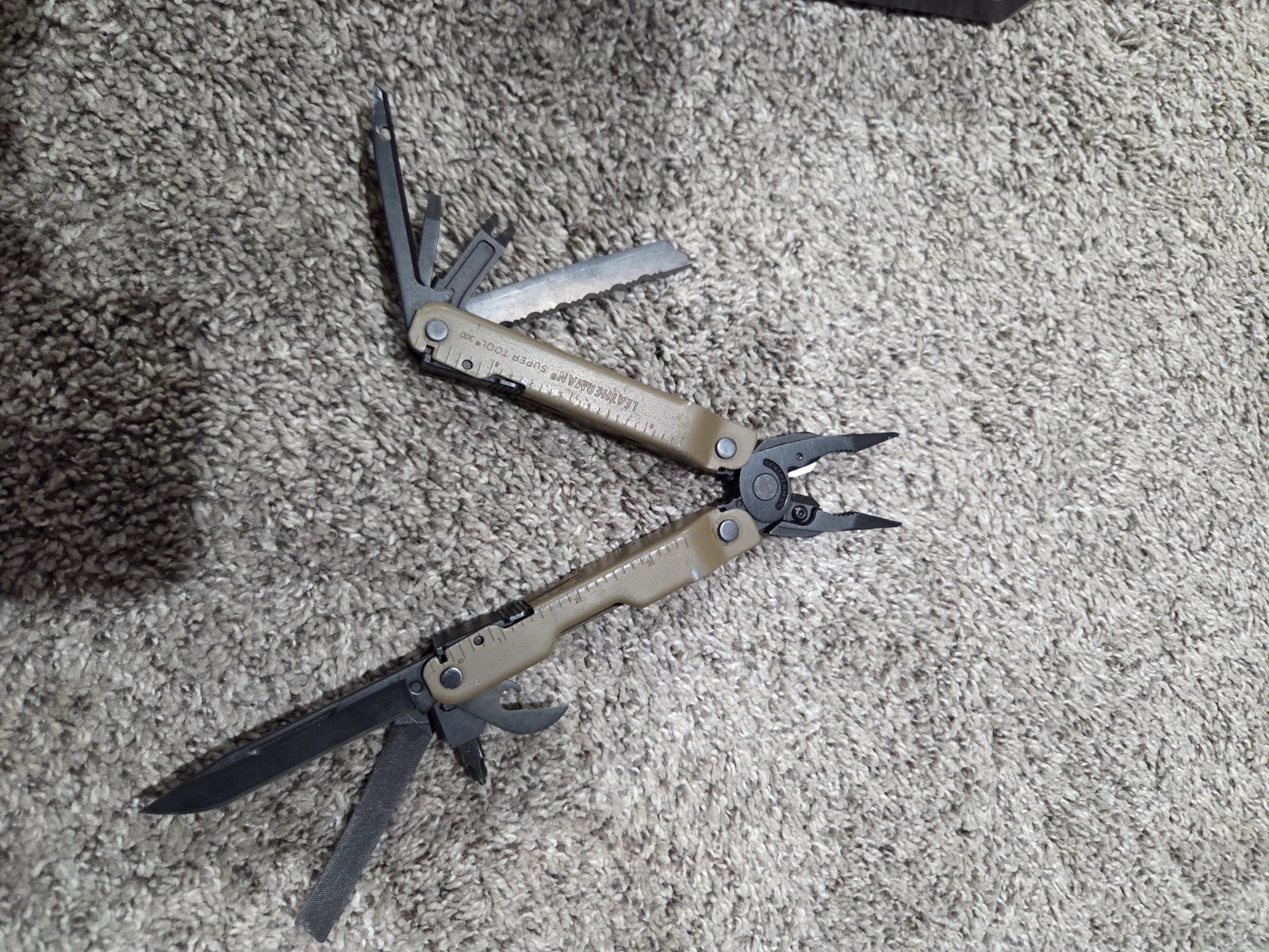Leatherman Super Tool 300M Coyote Tan Black Oxide with Sheath VGUC Bod 0523