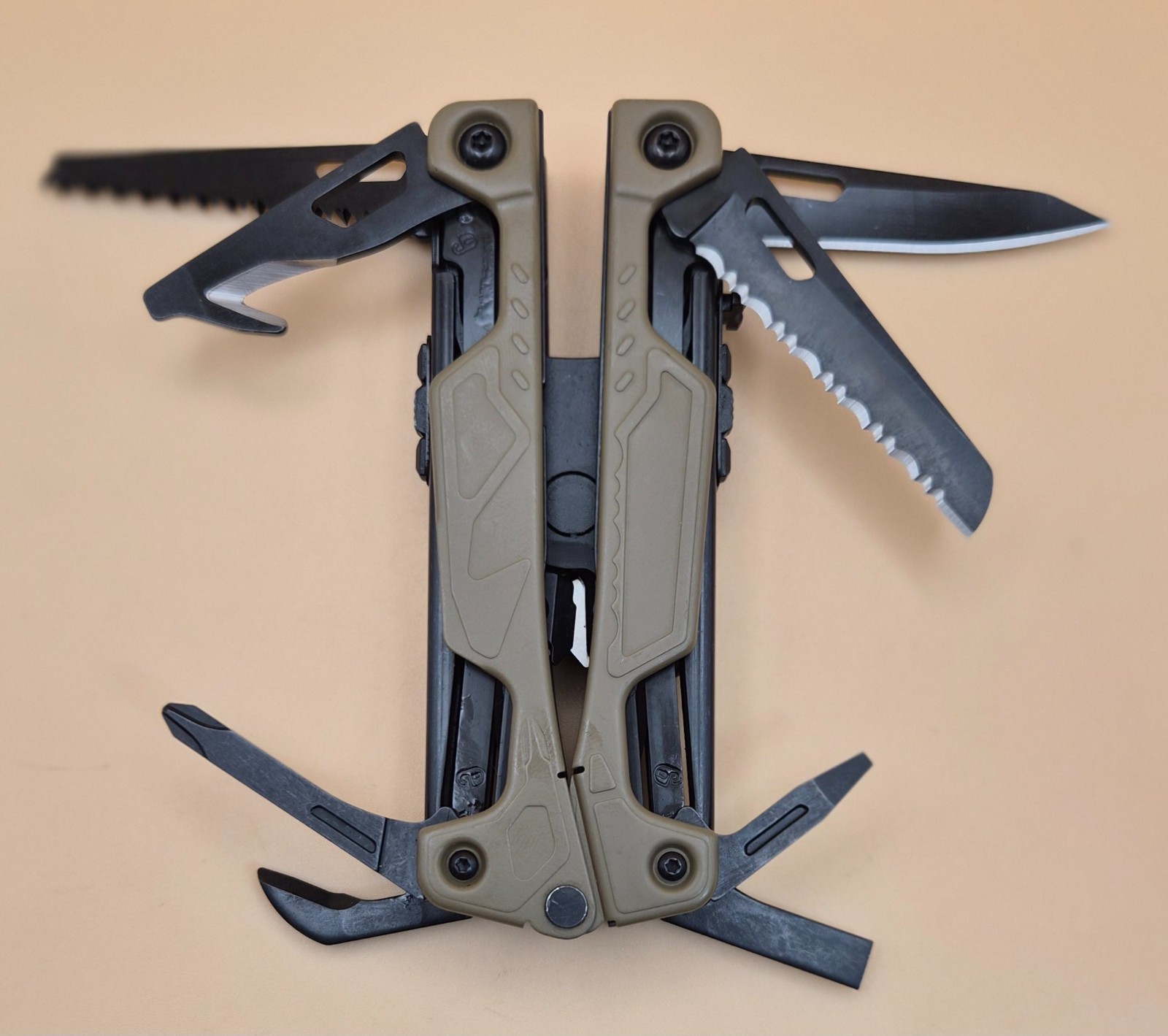 Retired Leatherman OHT Multi-tool Coyote Tan – Good Condition, New Sheath