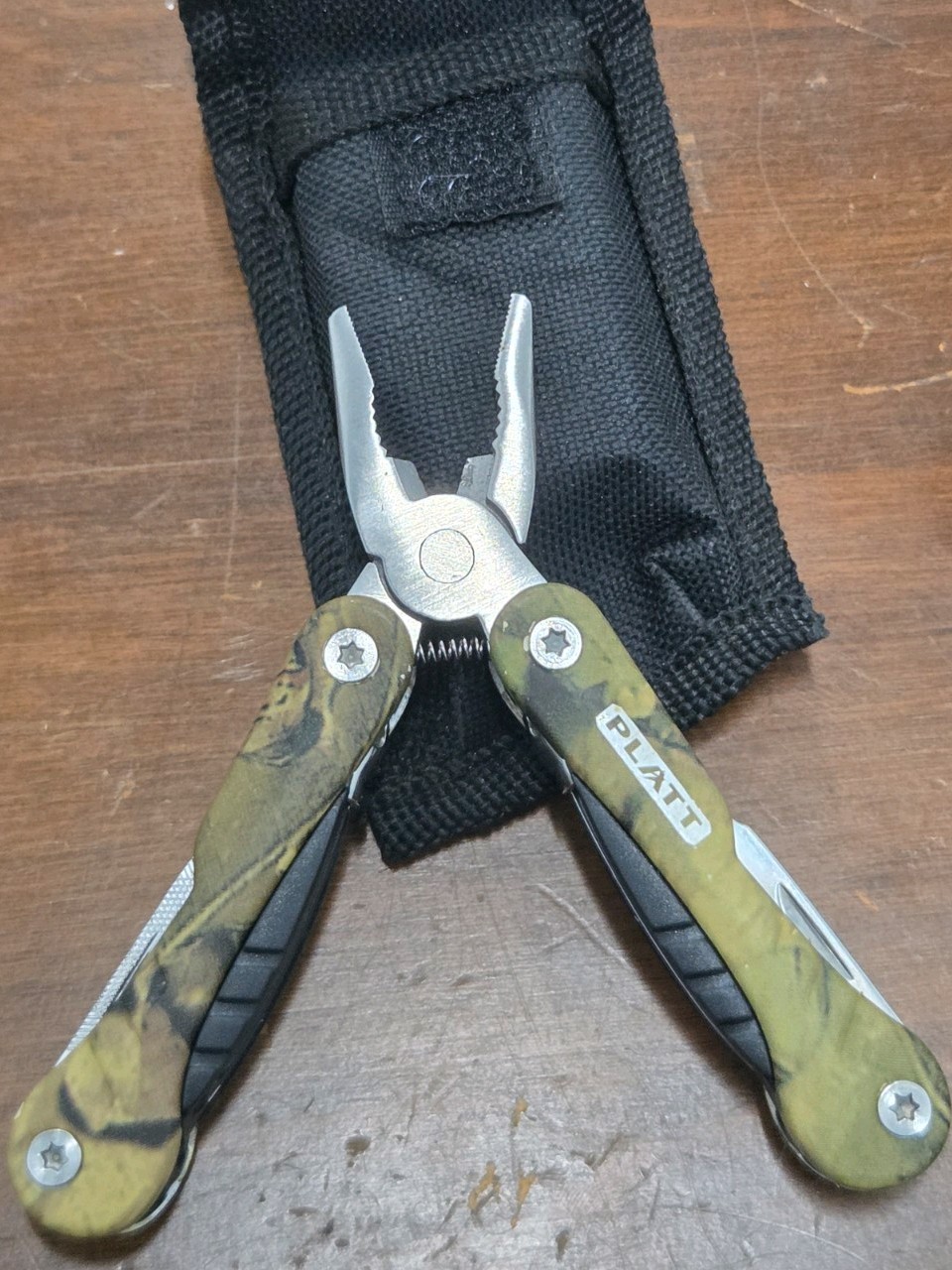 PLATT 3″ Camo Multi Tool Folding Pliers Knife Screwdrivers w/ Sheath LightlyUsed