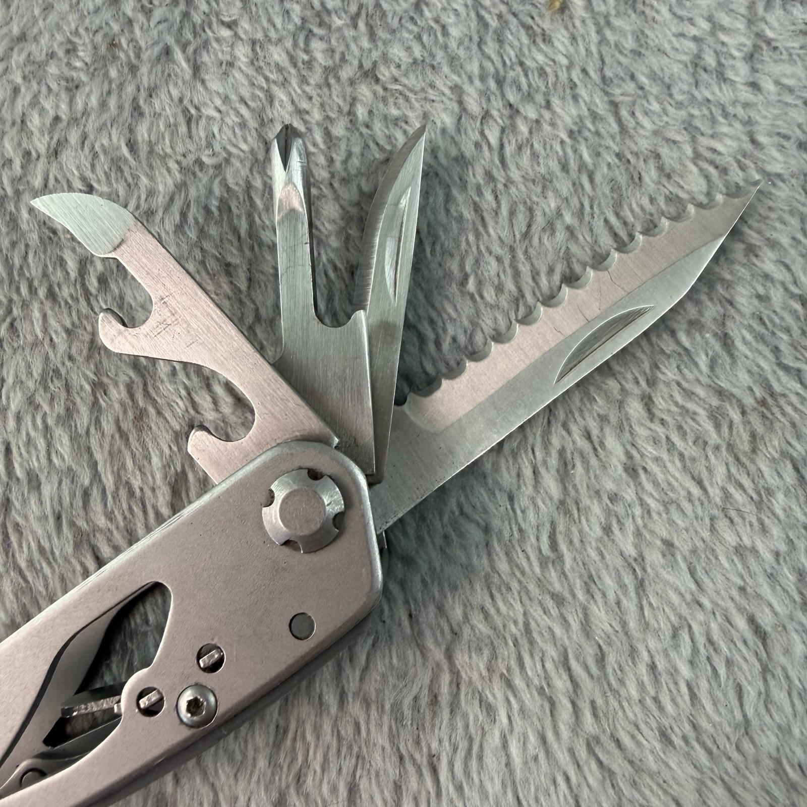 Unbranded 9 In 1 Multi Tool Knife Pliers Saw with Leatherman Sheath (B35)
