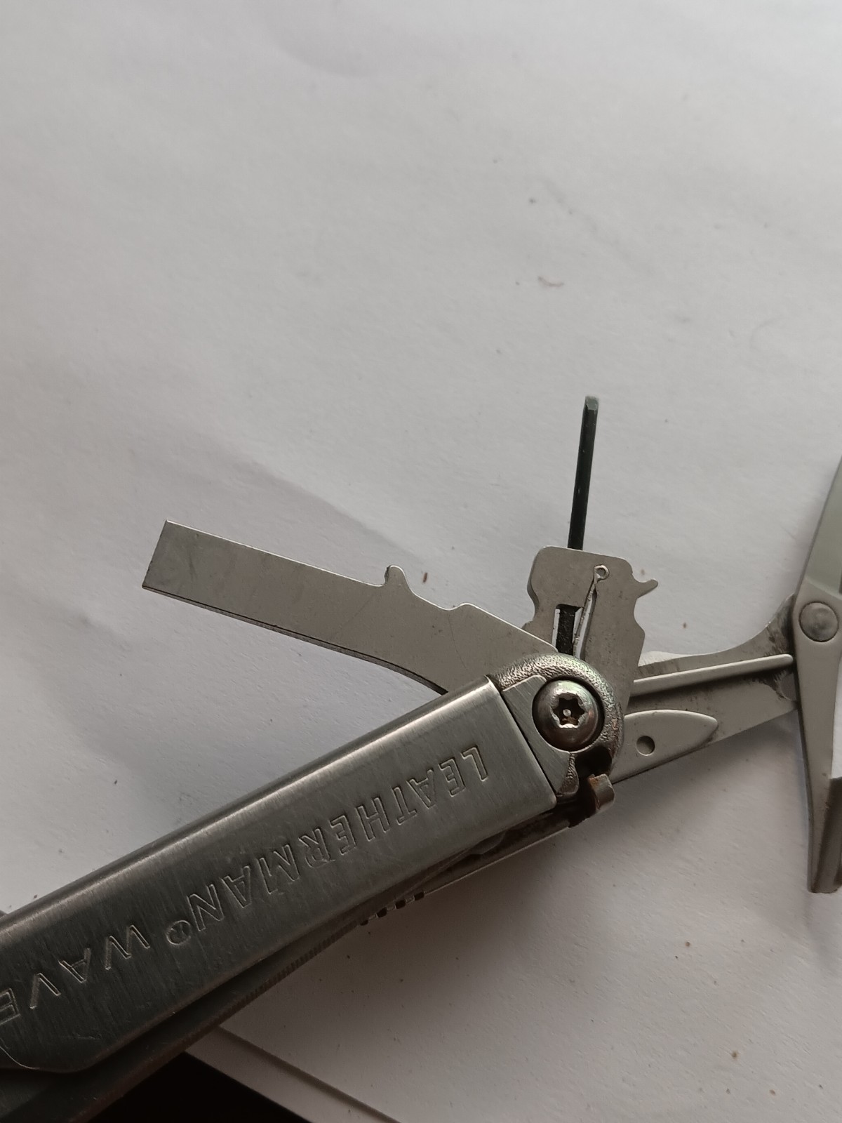 Leatherman Wave Multi-Tool Pre-owned Nice Shape W/ Sheath