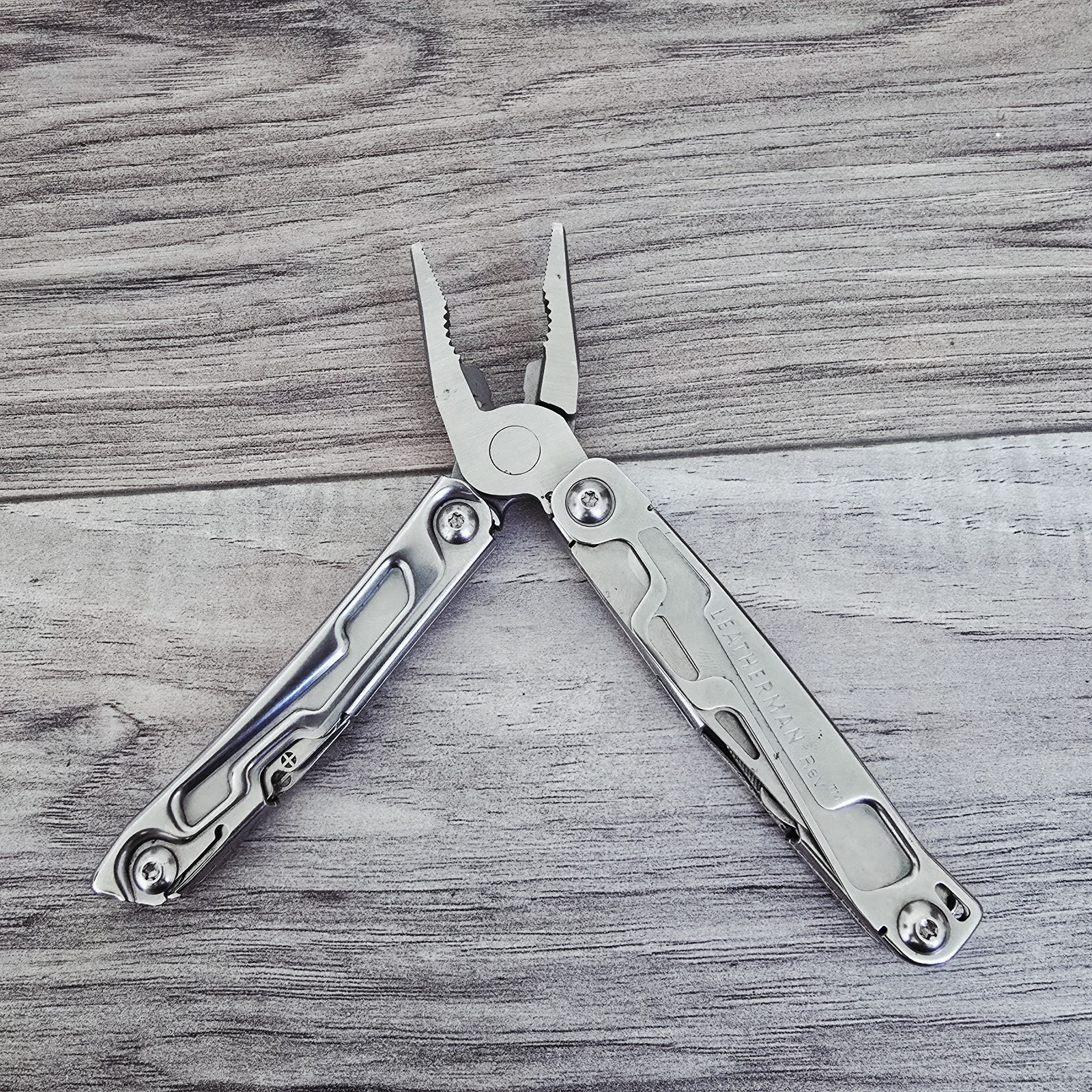 Leatherman Rev Multi-Tool Silver Pocket Knife Hiking Heavy-duty