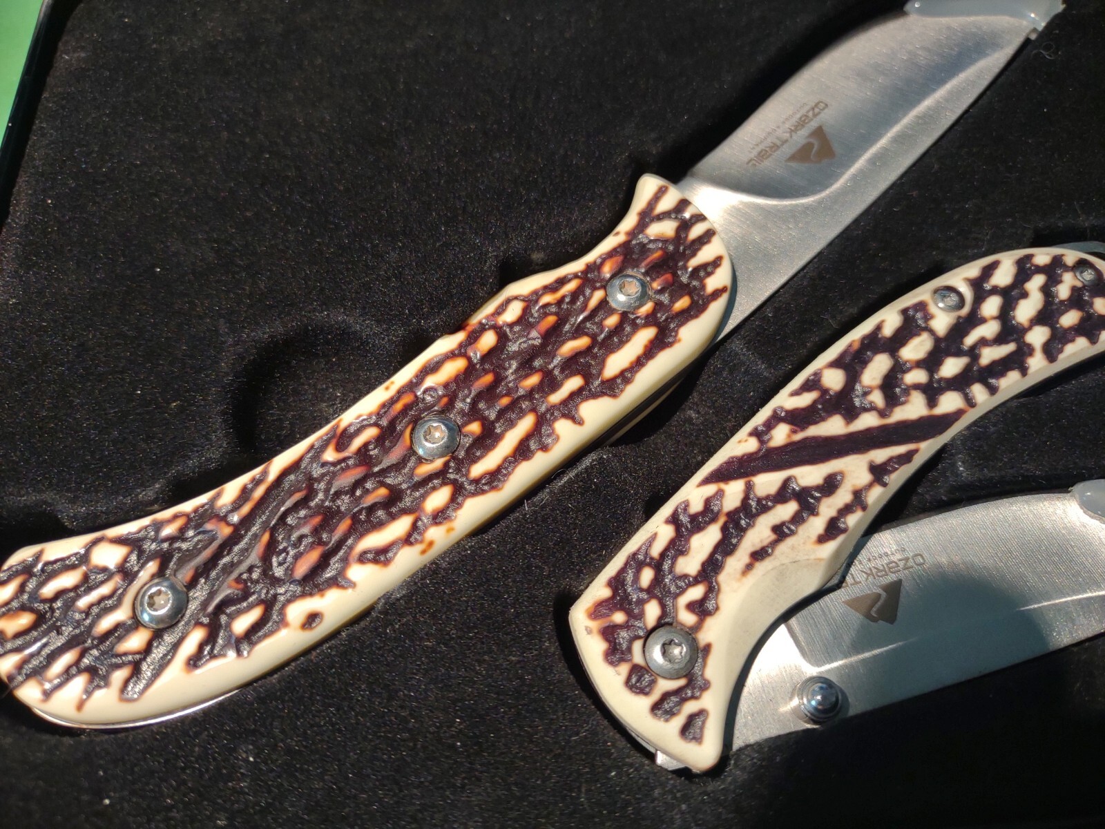 Ozark Trail 2 Piece Pocket Folding Knife Set With Collector’s Tin Box Gift