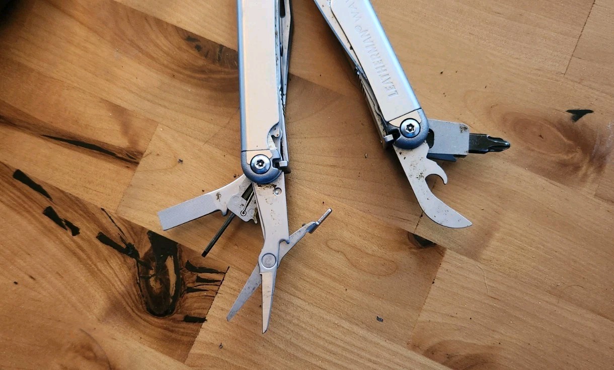 Leatherman Wave Multi-Tool Pliers Pocket Knife w/ Sheath – Great Condition – B88