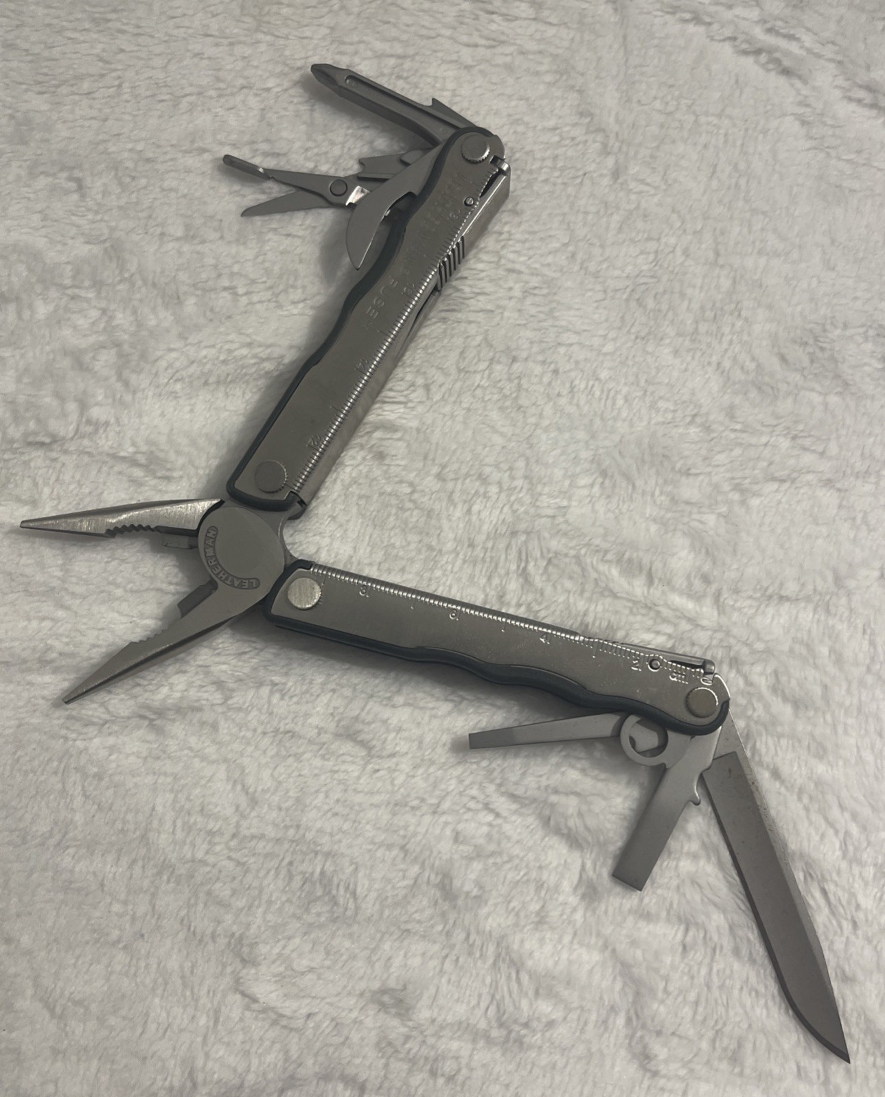 LEATHERMAN FUSE MULTI TOOL PLIERS KNIFE W/ SCISSORS & SCREWDRIVERS
