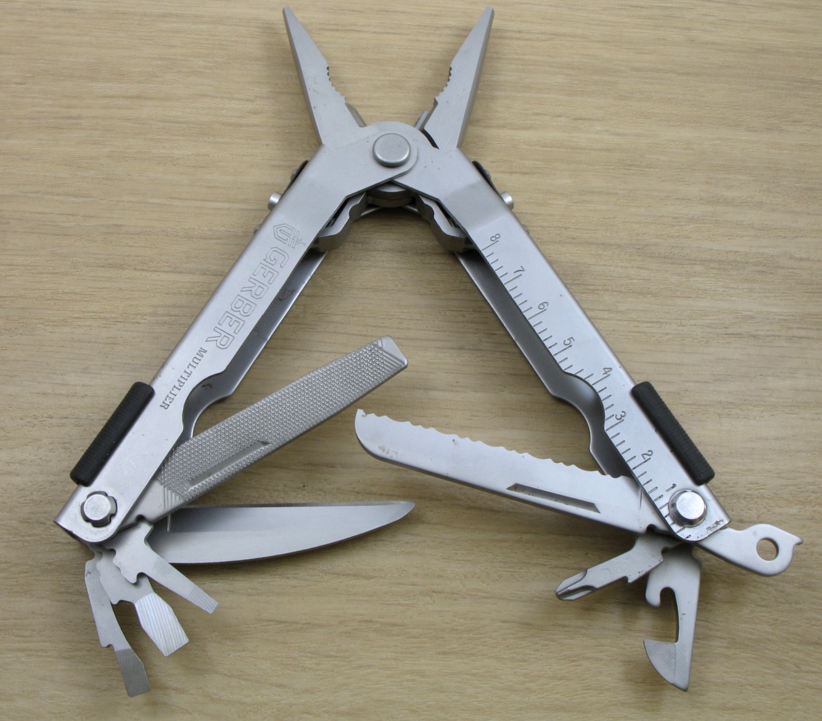 Gerber MP600 Basic Multi-Tool, Needlenose Pliers, Knife, Stainless, USA