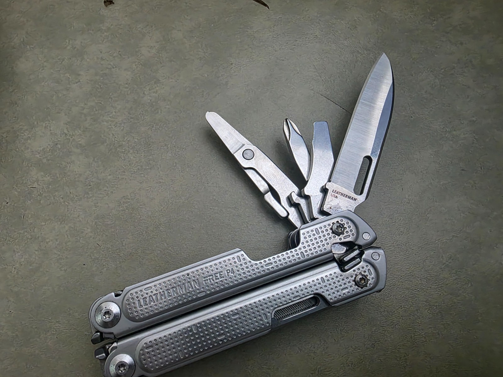 LEATHERMAN FREE P4 STAINLESS STEEL MULTI-TOOL