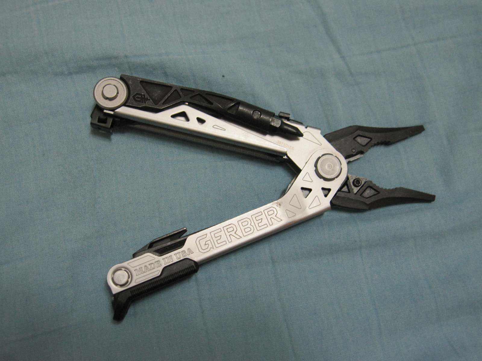Gerber USA 0871216A Sliding Jaw Folding Multi Tool