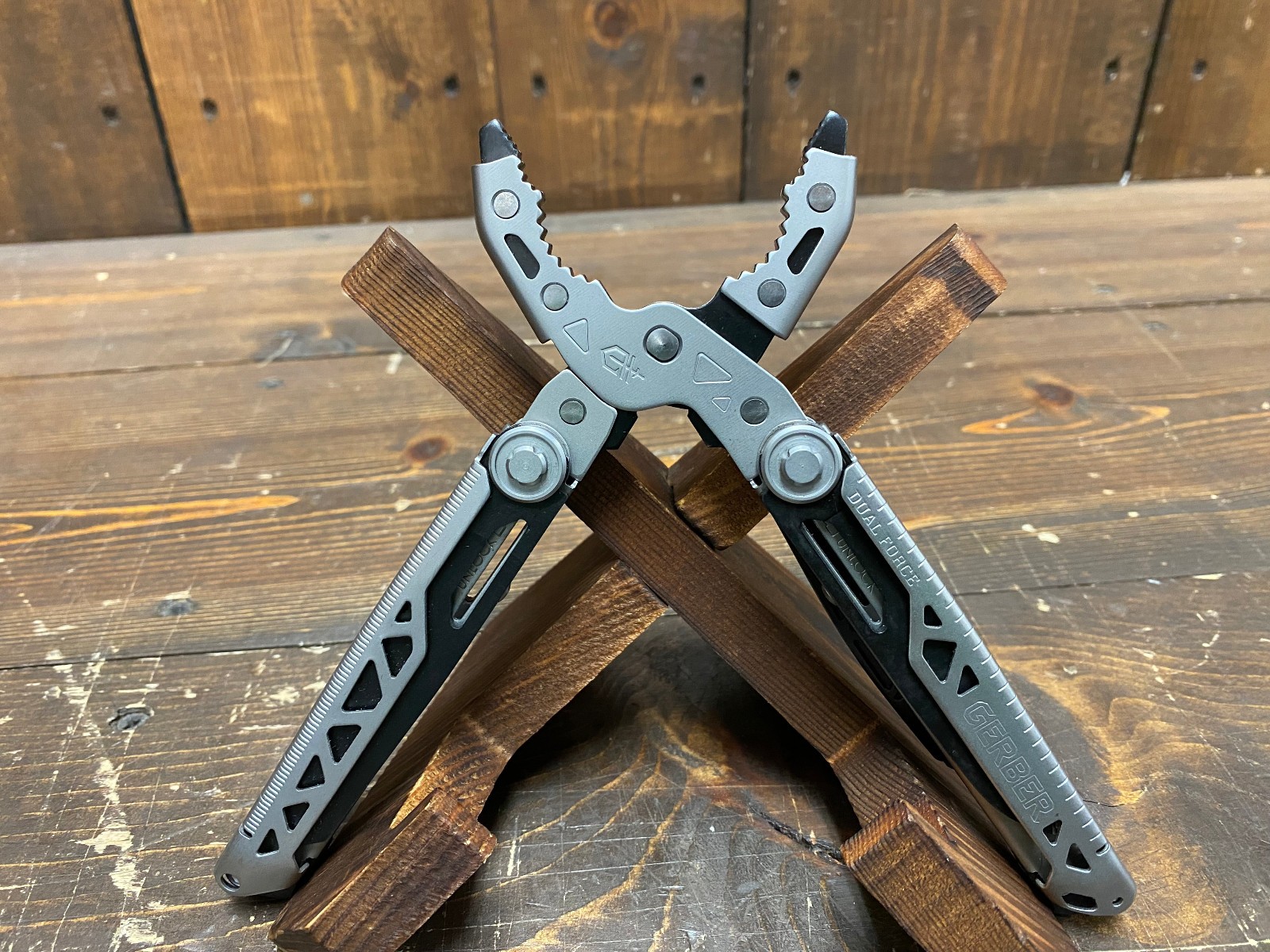 Gerber Dual Force Multi-Tool | 12 tools | 12oz | Stainless | 3.25″ Blade | Lock