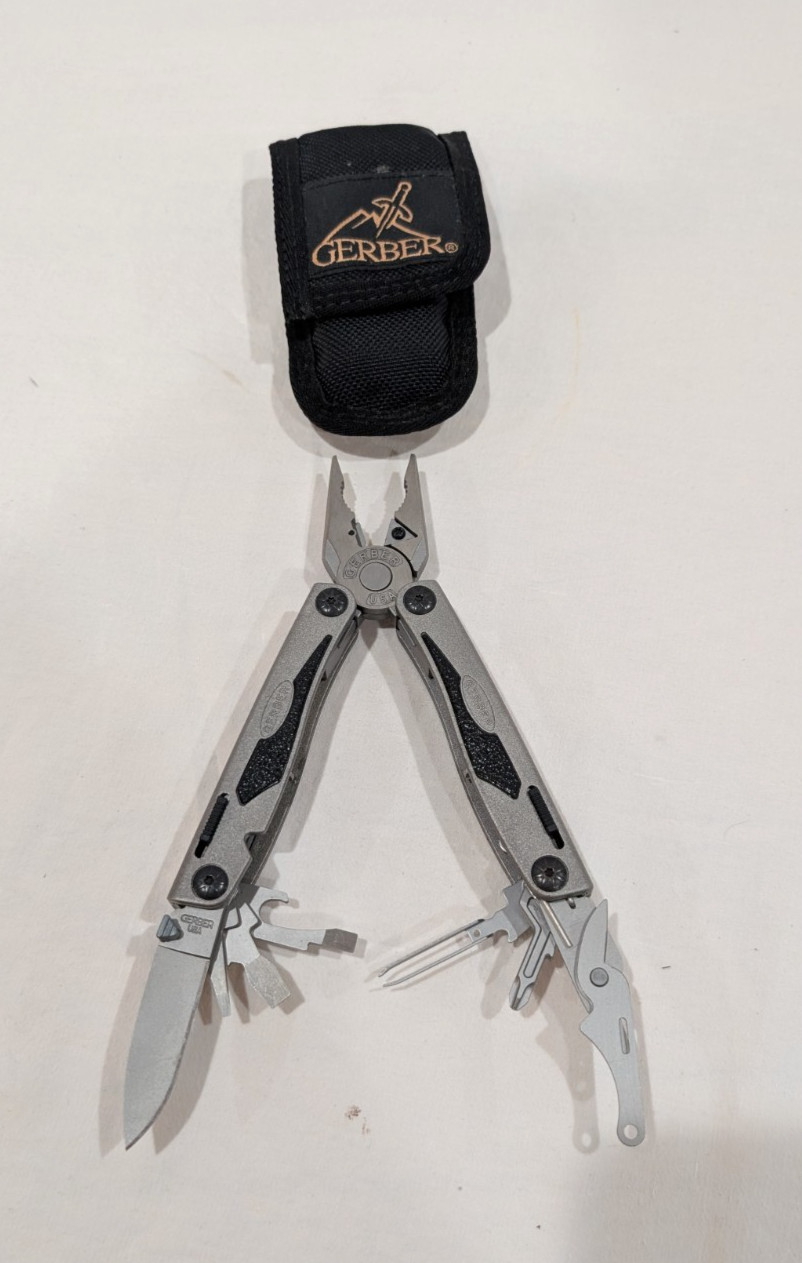 Gerber Multi-Tool 8 Tool Pliers Knife With Sheath Case Ships Free