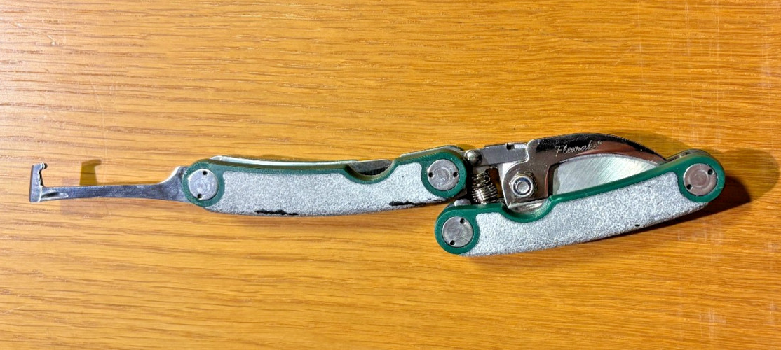 FLEXRAKE SURECUT Pocket Multi-Function Gardening Tool
