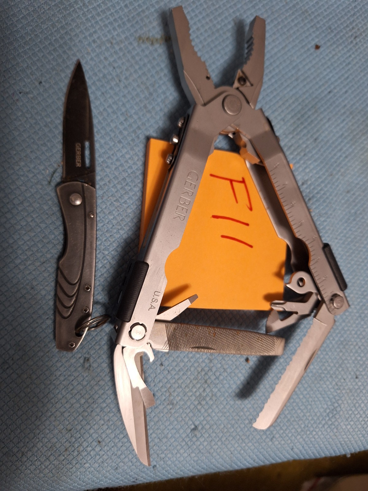 2 GERBER ITEMS BLUNT NOSE Multi Tool U.S.A. SMALL KNIFE STL Lot F11
