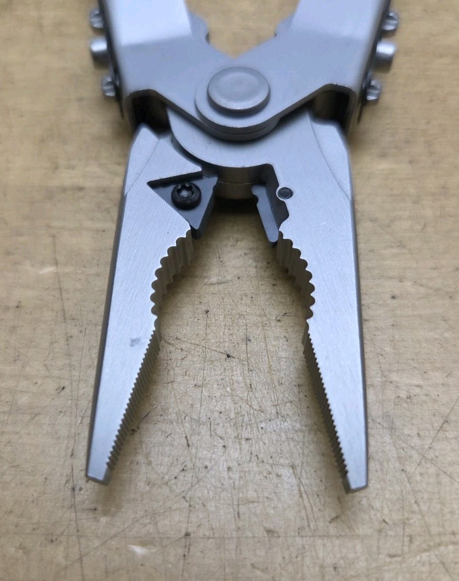 New Gerber Needle Nose Multi-Plier Multi-Tool With Sheath