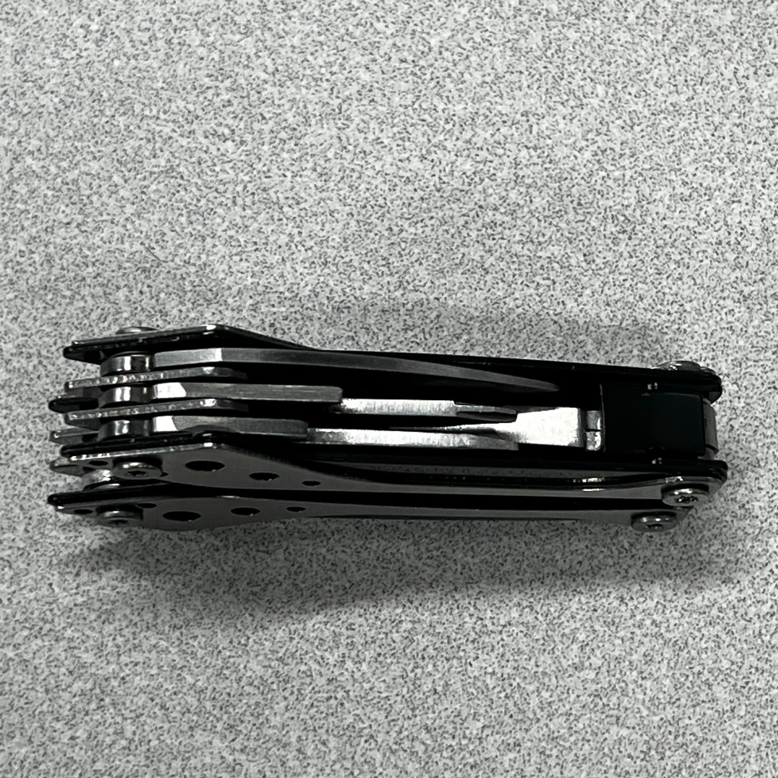 Cabelas 7 in 1 Pocket Knife Multi Tool Pliers Screwdriver Scissor + Storage Case