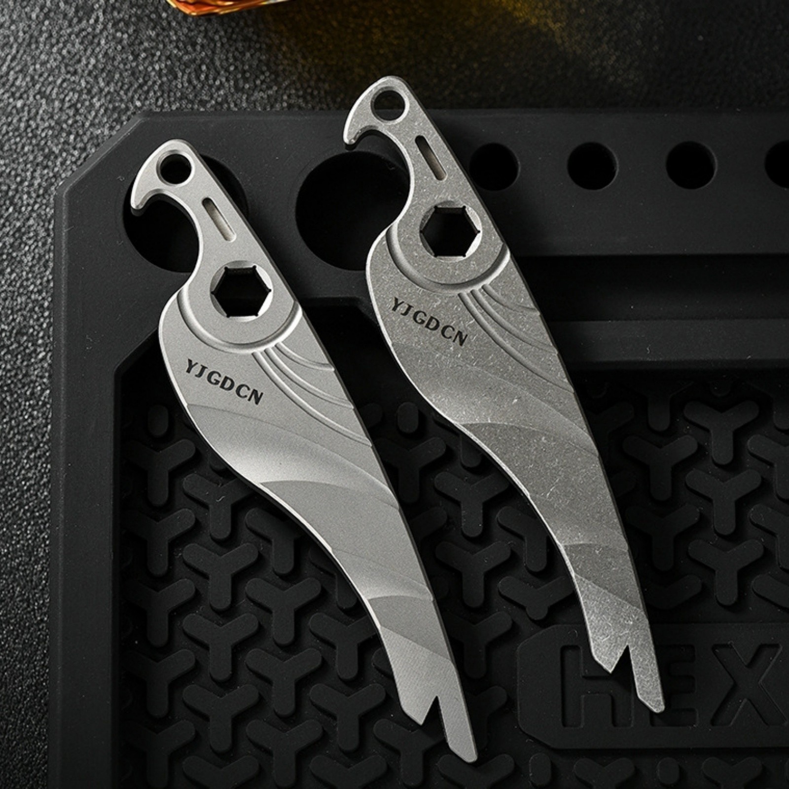 Titanium Alloy Mini Pry Bar Multi Tool EDC Outdoor Survival Gear Seahorse Shape