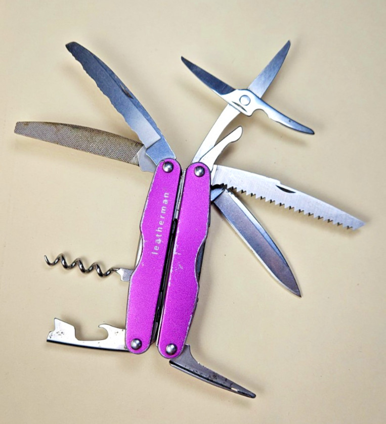Leatherman Juice XE6 Purple Multi-Tool – Retired Collectable