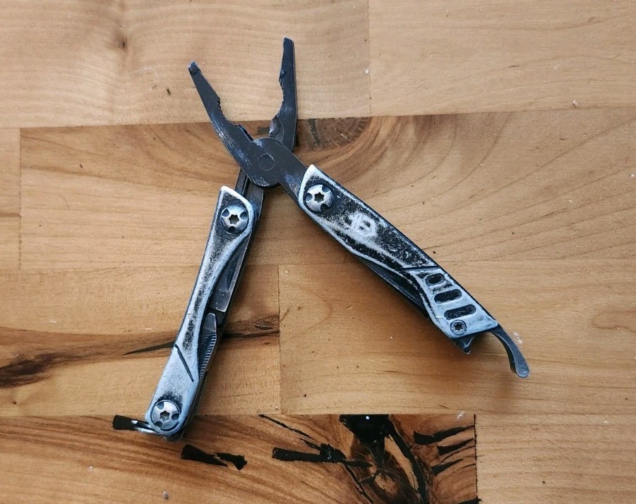 Gerber Dime Black – 9 Functions (USA) – Good Condition, Free Shipping – Y29