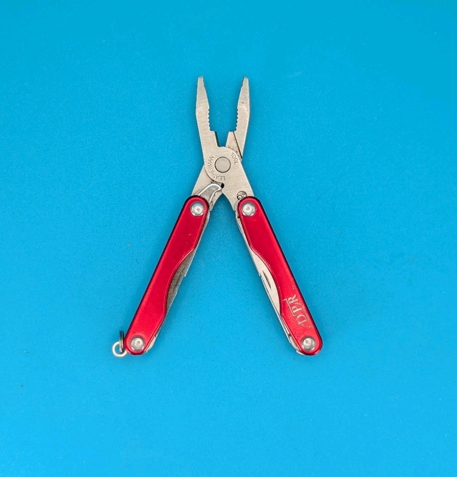Leatherman Squirt P4 Multi-Tool, Key Ring, Retired, RED! *DPR*