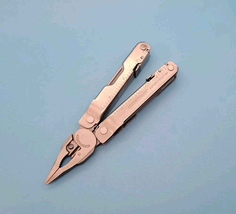 Leatherman Super Tool 300 Multi-Tool Dated 2014 – Pliers, Knife, Screwdrivers