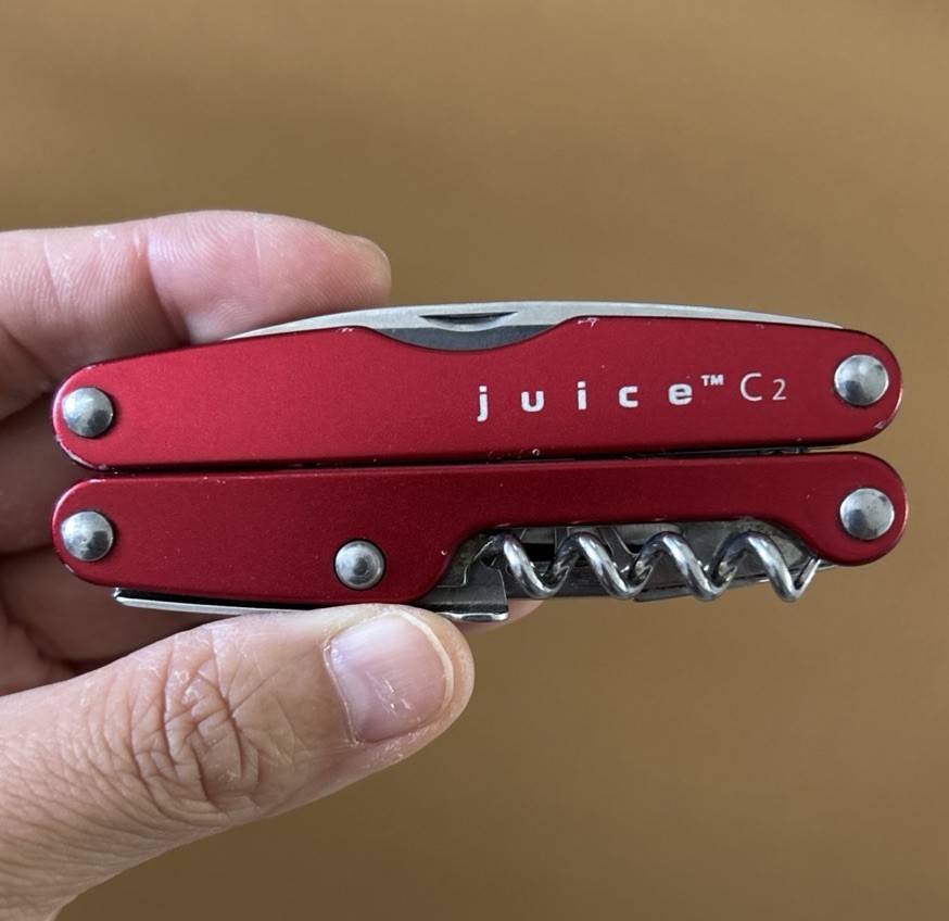 Leatherman Juice C2 Red Multi Tool Pocket Knife Corkscrew Compact EDC Retired