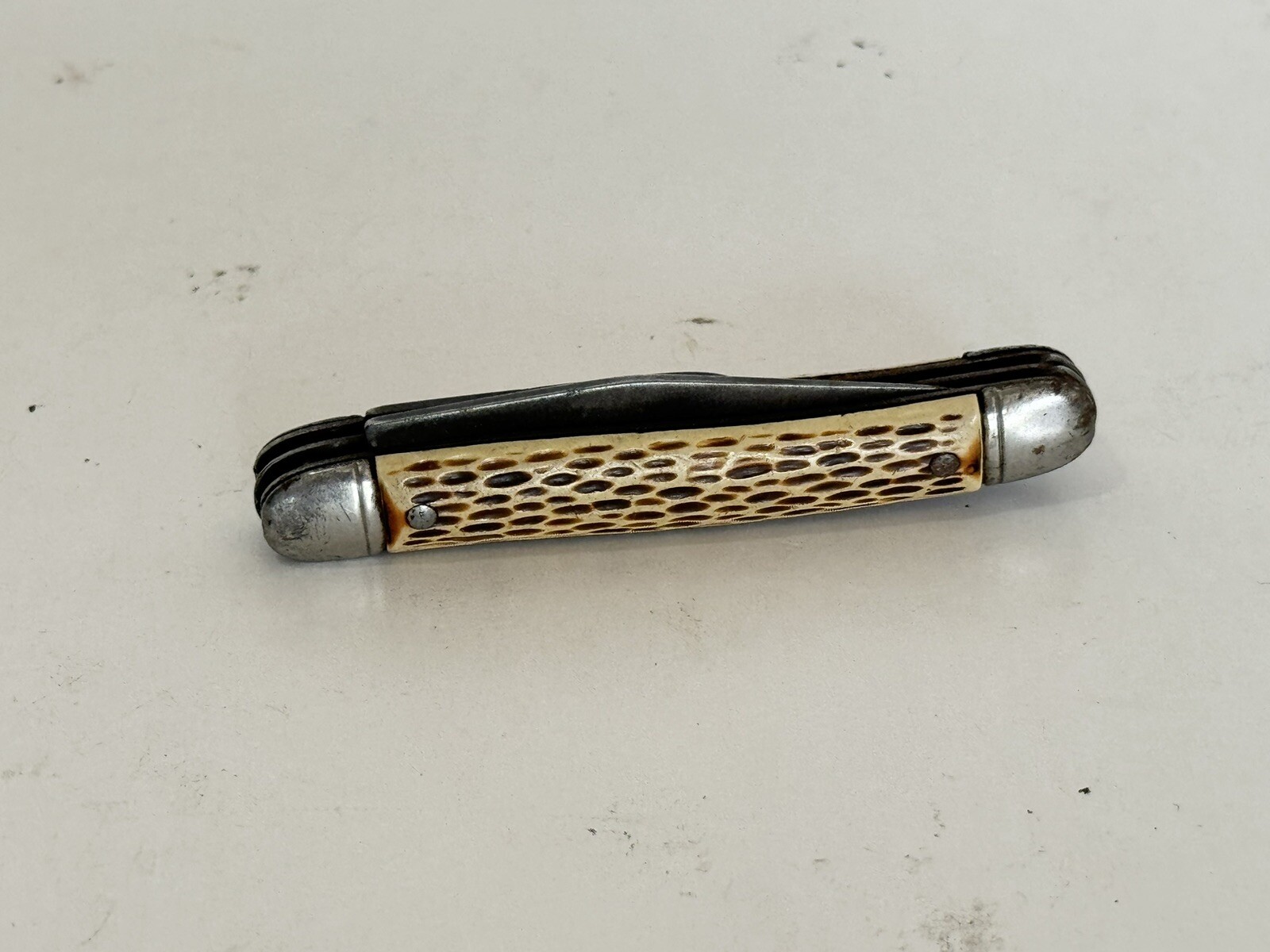 Vintage Imperial 2 Blade Pocket Knife Shield Logo Hunting Fishing Camping