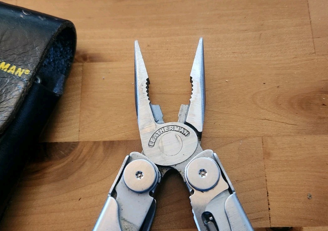 Leatherman Wave Multi-Tool Pliers Pocket Knife w/ Sheath – Great Condition – X39