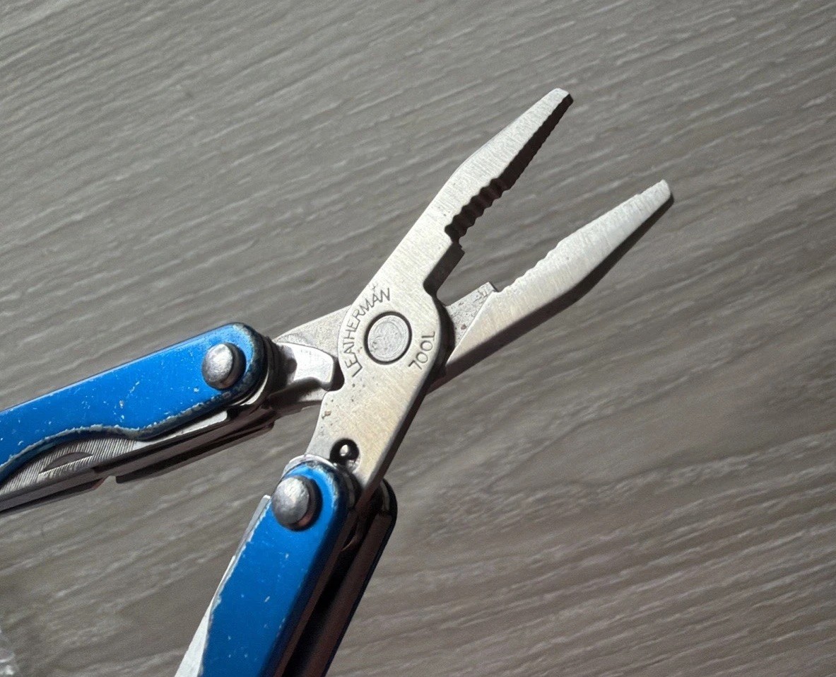 Leatherman Squirt P4 MultiTool Plier Knife File Drivers Blue Metallic