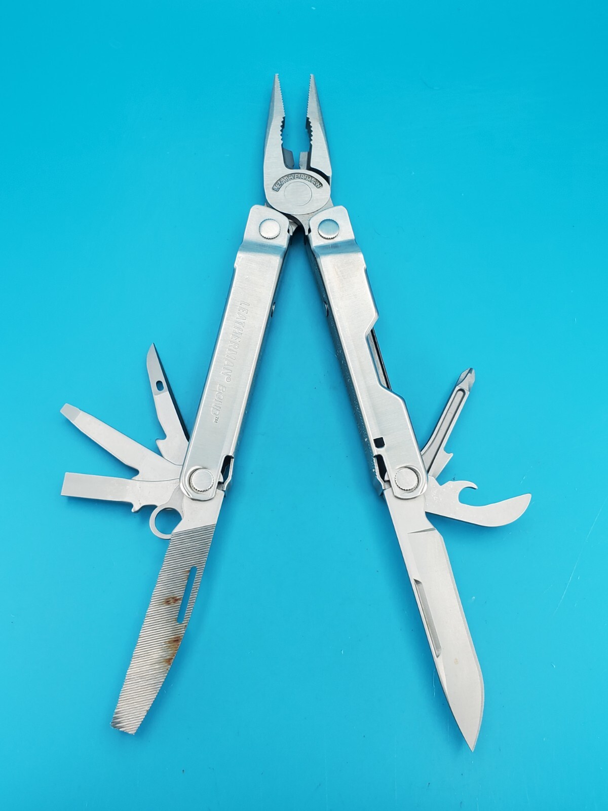 LEATHERMAN Bond Multitool, Stainless Steel Everyday Tool!