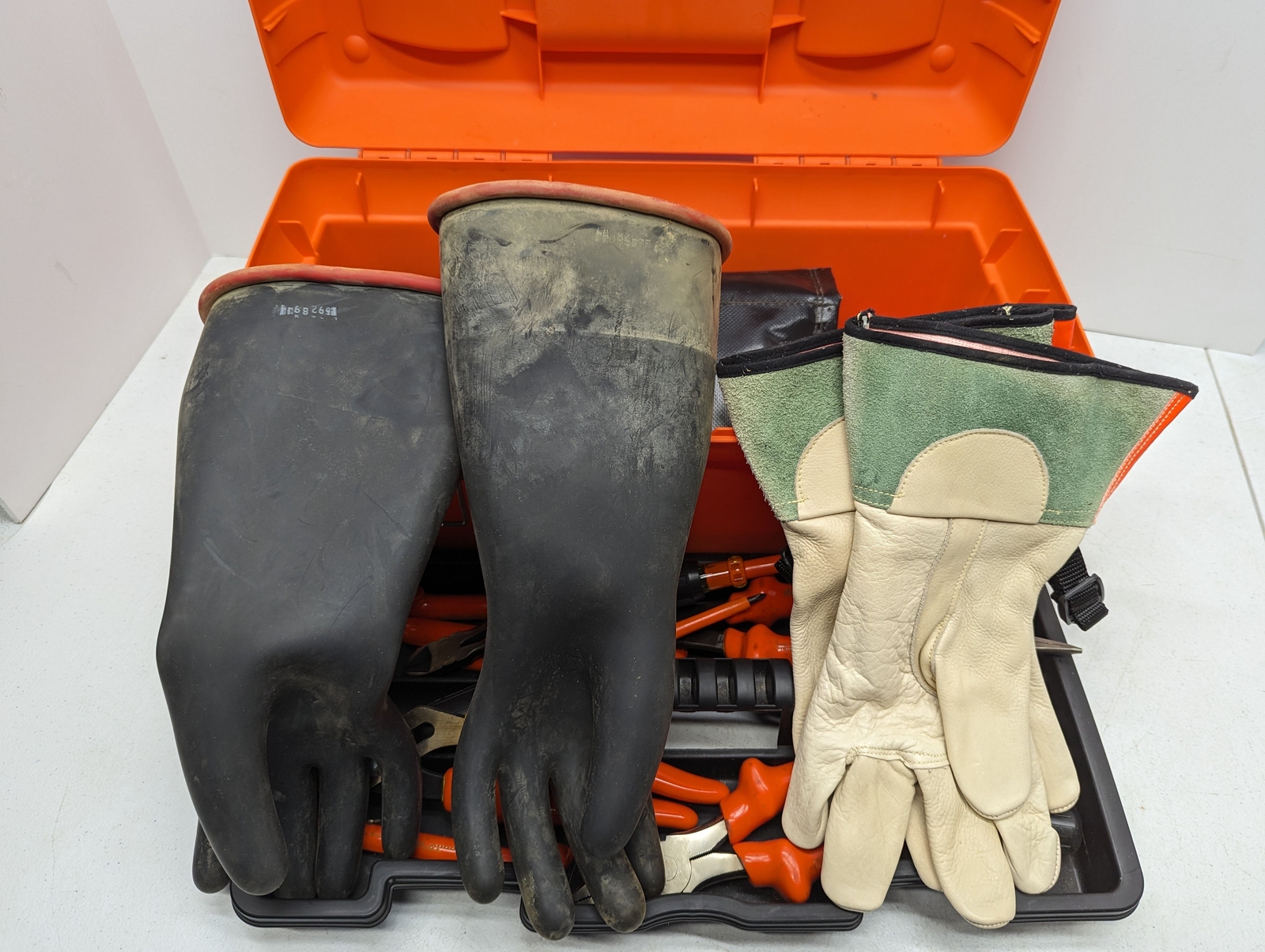 TRI-CHEM Insulated Tool Kits Tool Pliers Screwdrivers Rubber Gloves OB405-1
