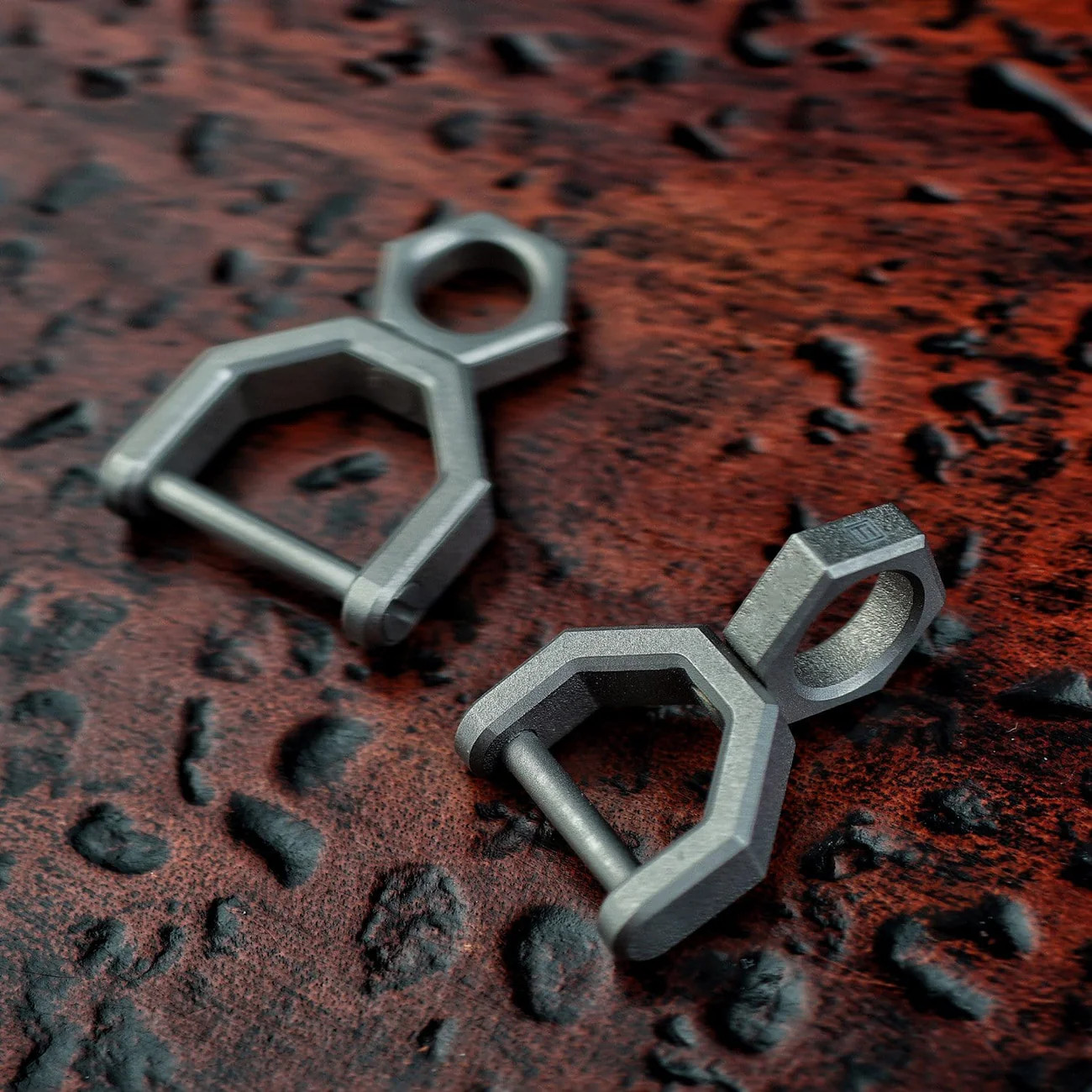 MecArmy CH5 Titanium Rotatory D Shape keyring Size L