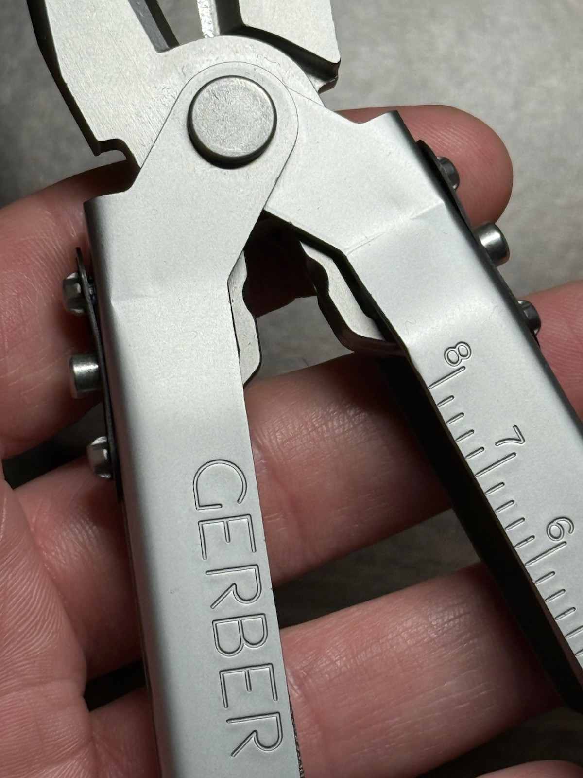 GERBER LEGENDARY BLADES USA MULTITOOL MP600 W/ SHEATH AND BITS