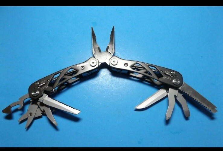 Gerber Suspension Color Black  Multi Tool New clean item With Nylon Sheath Case