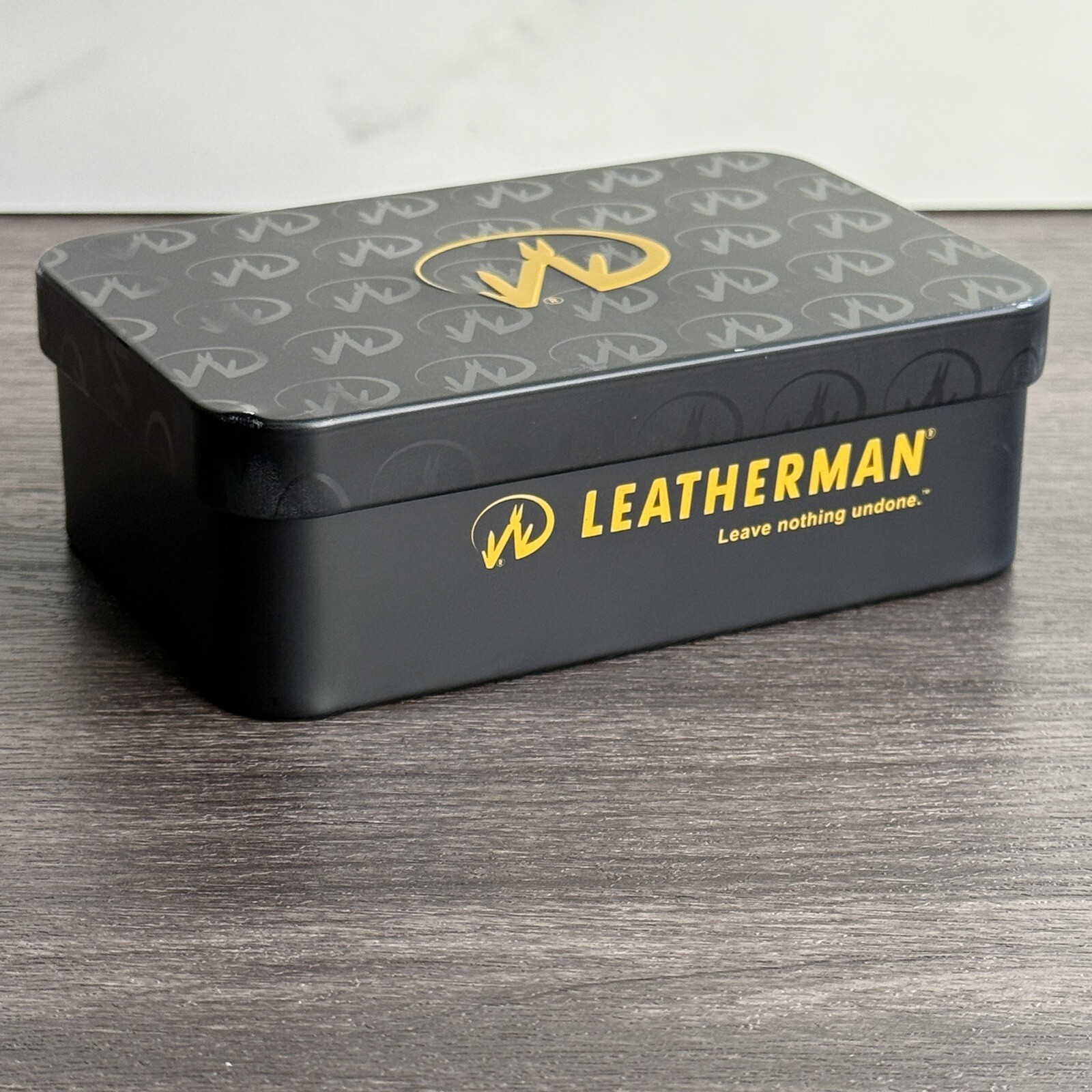 Leatherman MICRA BLACK Aluminum Multitool in Vintage Gift Tin
